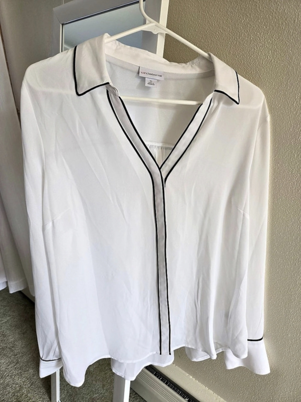 Liz Claiborne White Piped Blouse Size XL